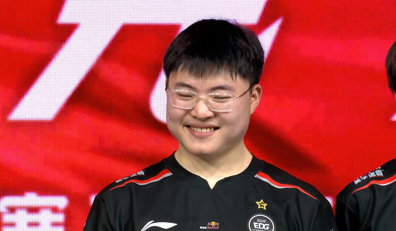 Uzi迎来五赛季高光表现，MAD球迷沸腾！的简单介绍