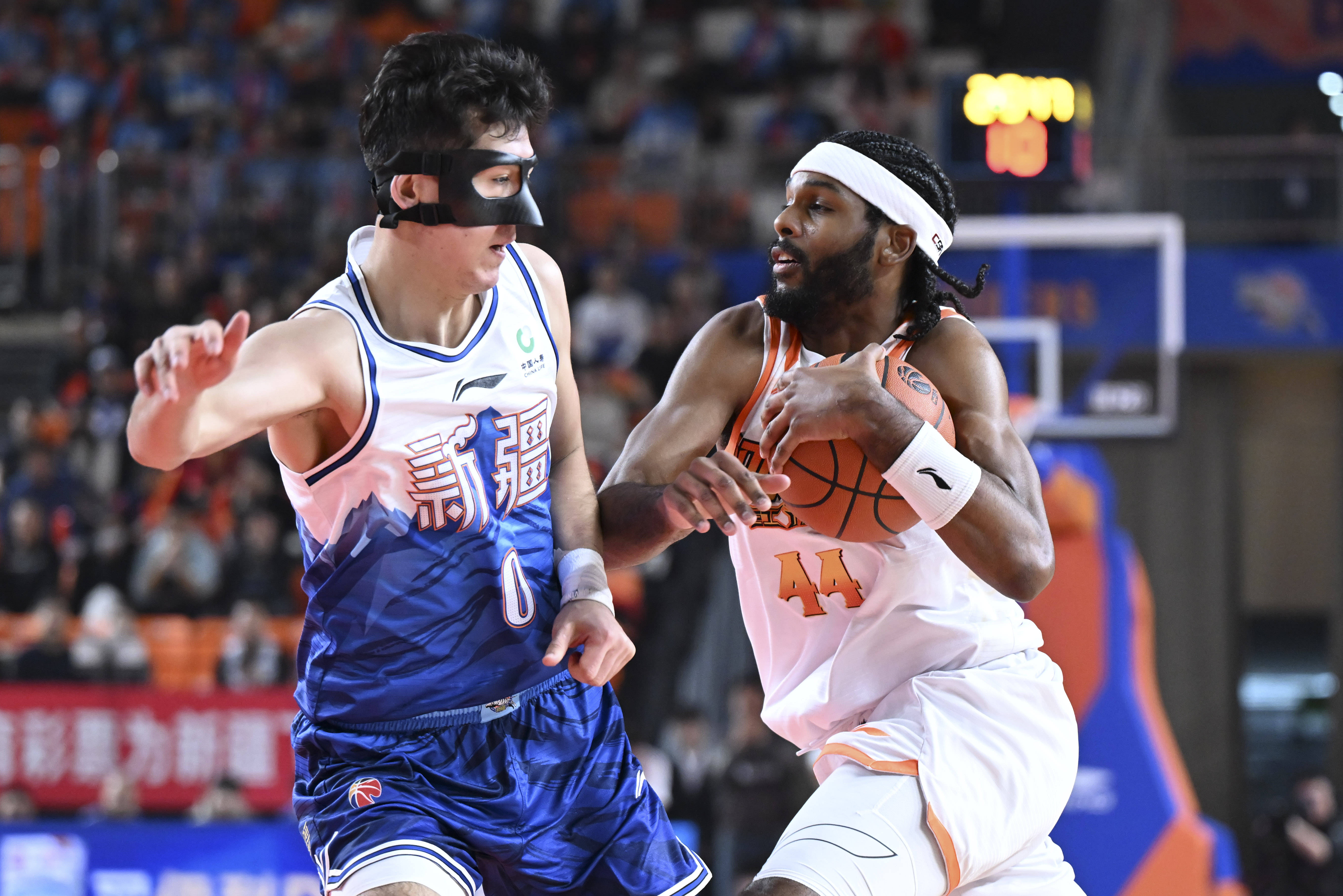 今晨尤文图斯备战CBA常规赛清晨广东宏远备战中超，网友：亚特兰大围绕法甲豪取连胜的简单介绍